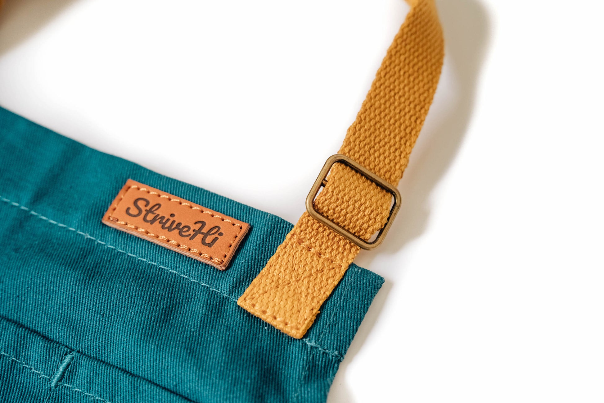 Kids surf apron Durable child apron Soft fabric apron Leather accent apron Bronze details apron Surf-themed apron Child kitchen apron Beach style apron Eco-friendly kids apron Stylish children's apron Durable apron for kids Kids cooking apron Leather strap apron Ocean design apron